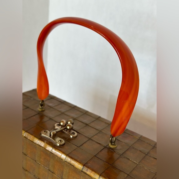 Beautiful 1960s Wood Box Purse w Brown and Gold Iridescent Weaved Style Finish - Picture 3 of 10